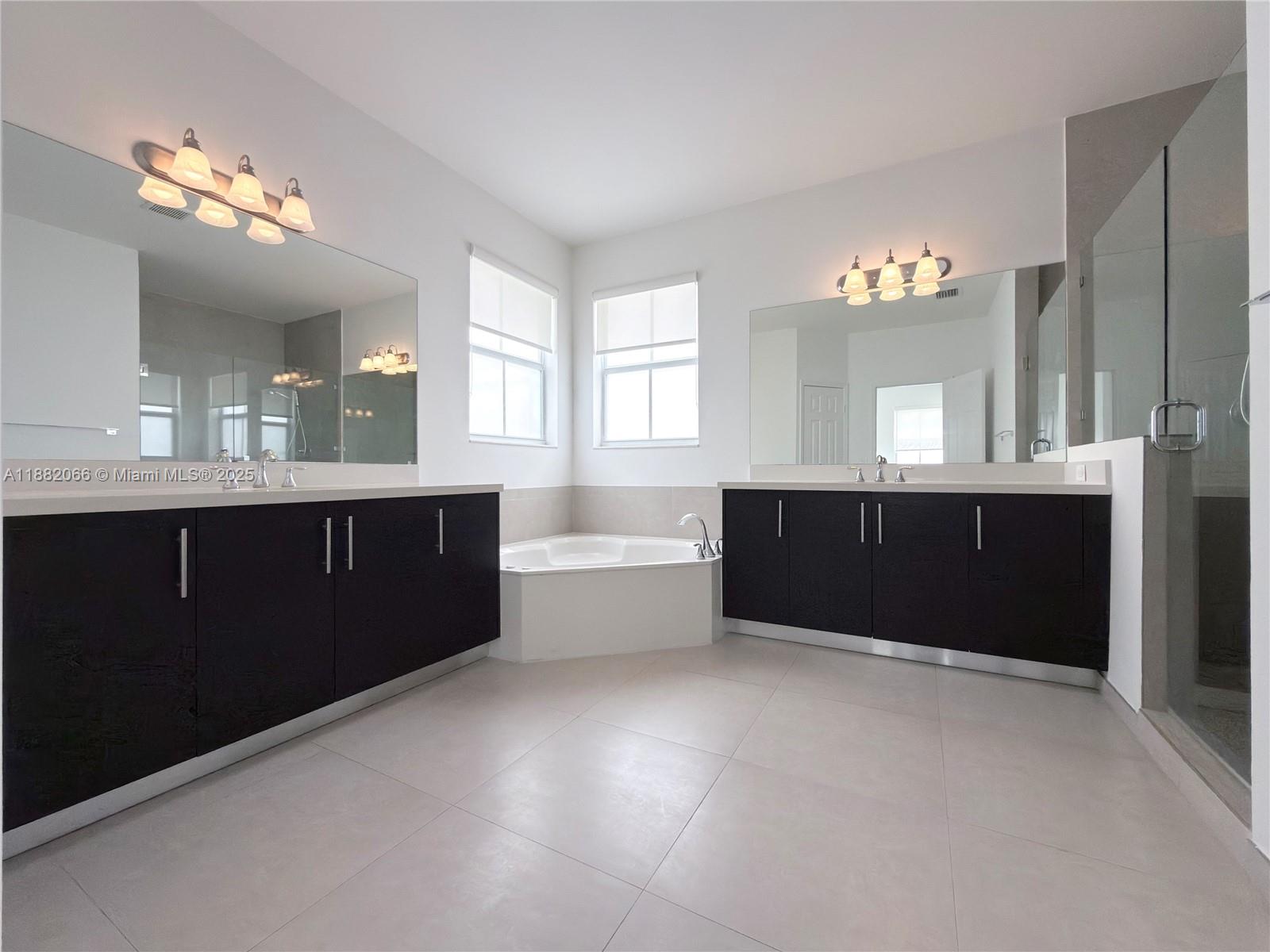 VINTAGE ESTATES - Residential