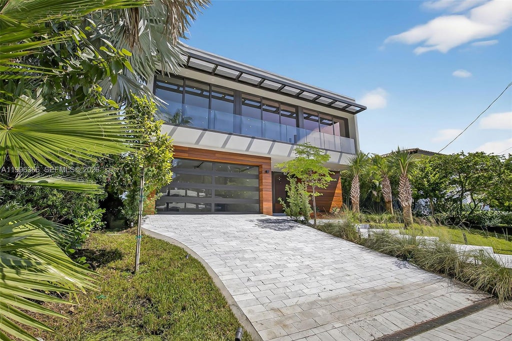 Photo of 620 Solar Isle Dr, Fort Lauderdale, FL 33301 (MLS # A11996366)