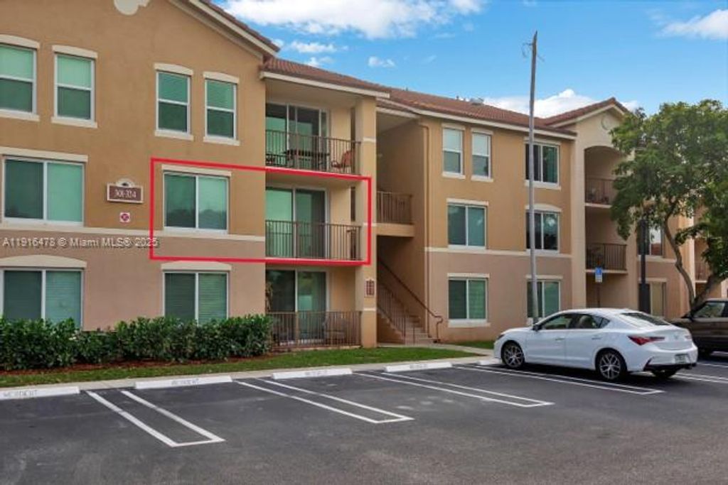 Photo of 313 Villa Cir #313, Boynton Beach, FL 33435 (MLS # A11916478)