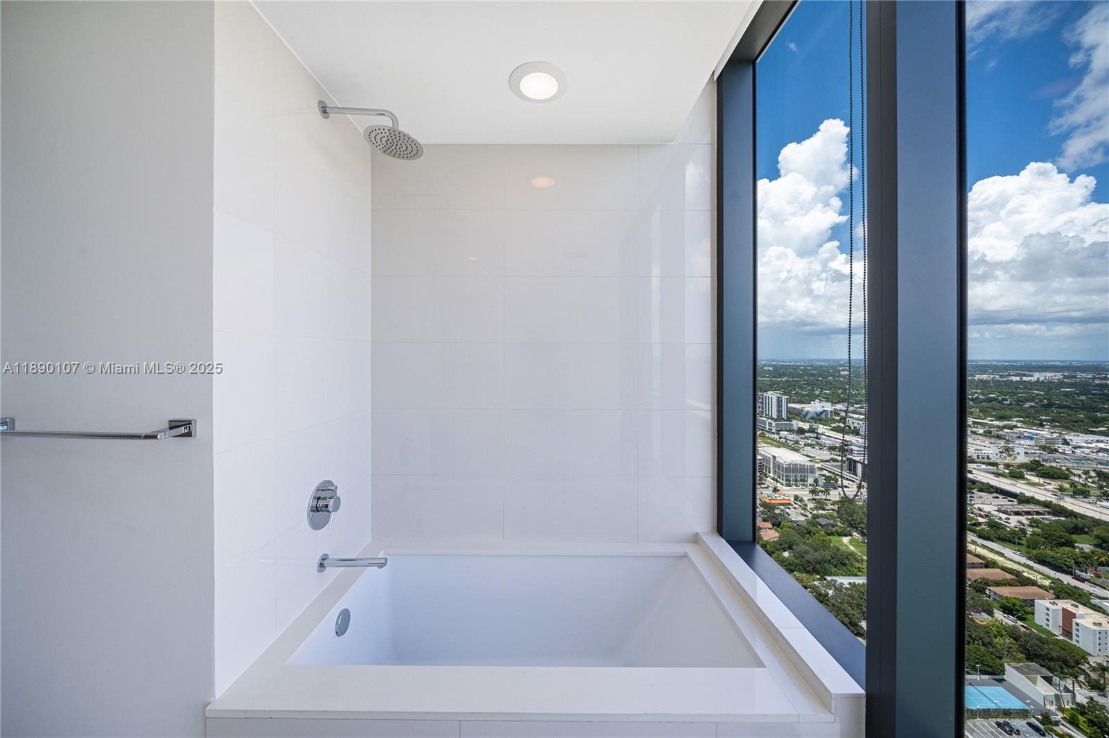 ONE PARAISO CONDO - Residential