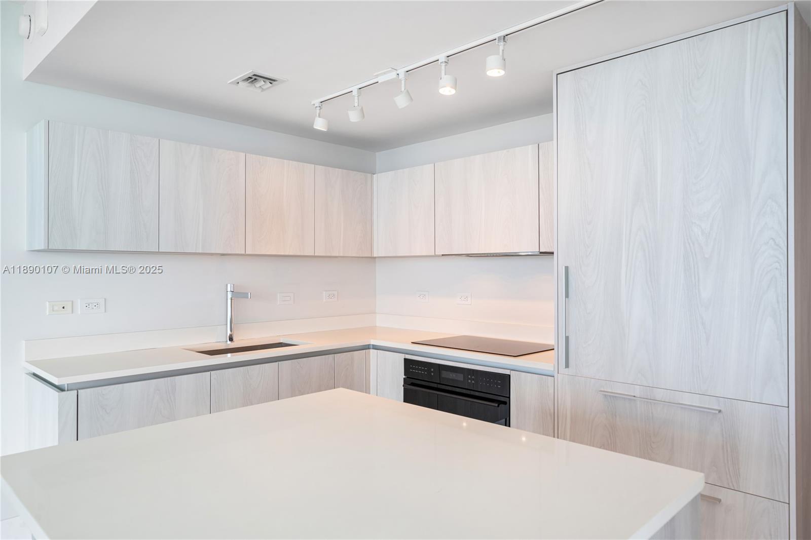 ONE PARAISO CONDO - Residential