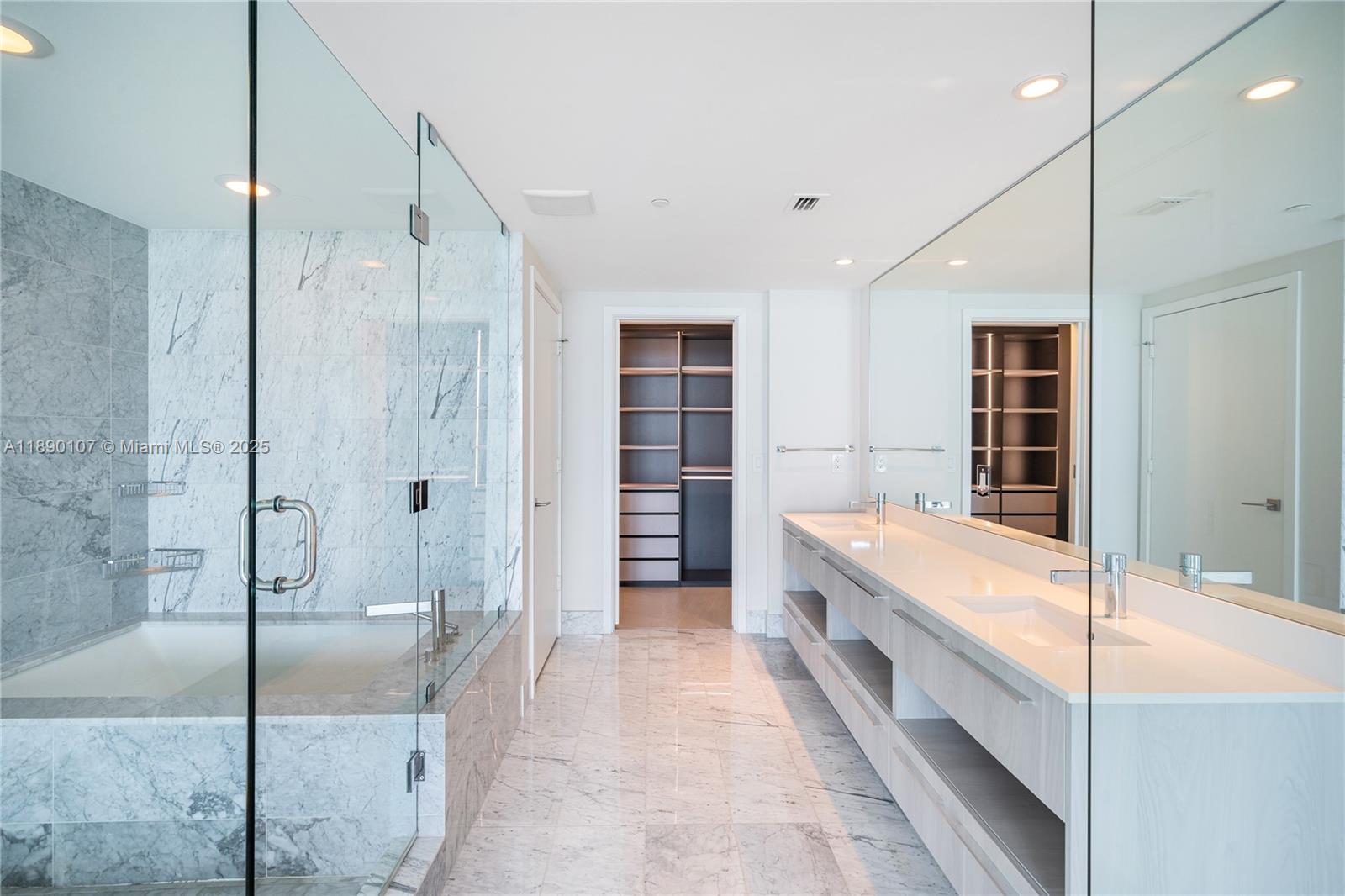 ONE PARAISO CONDO - Residential