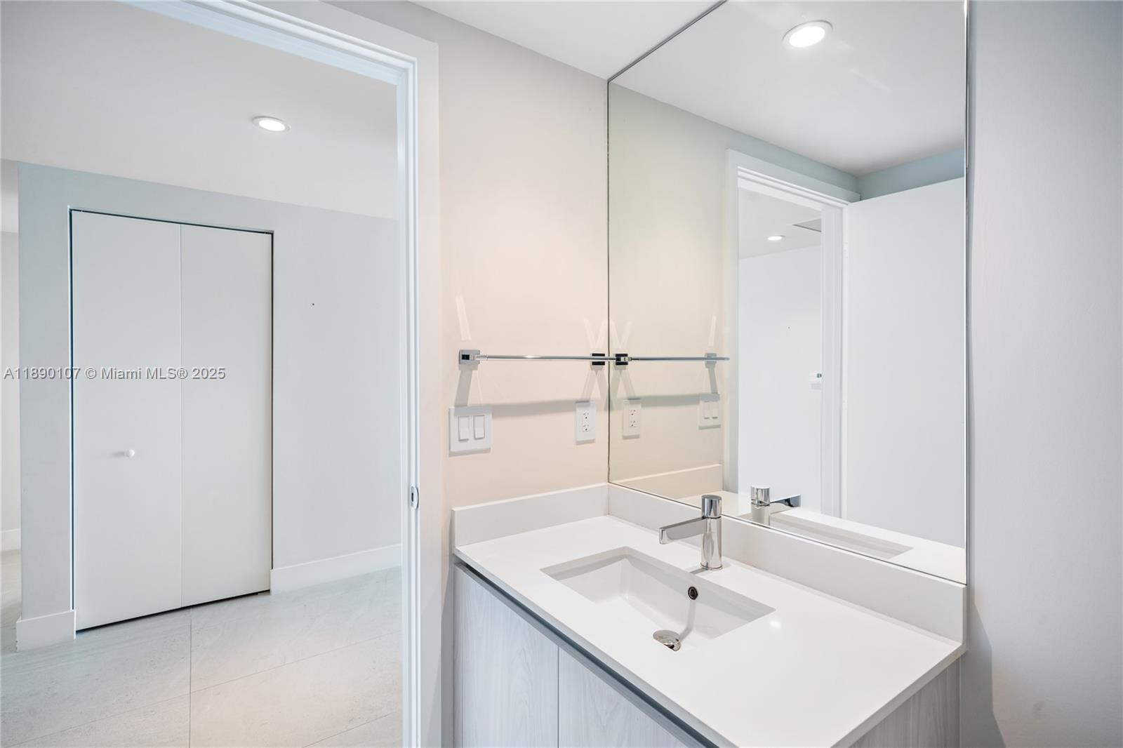 ONE PARAISO CONDO - Residential