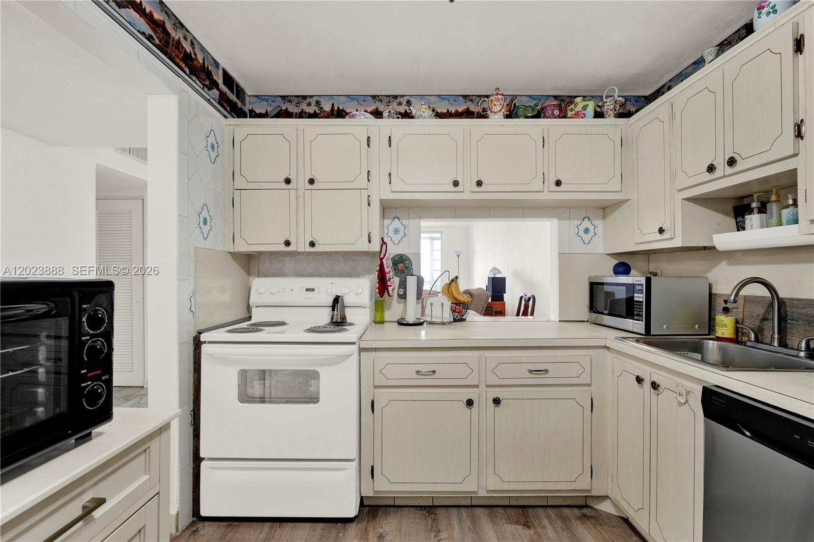 FIFITH MOORINGS CONDO - Residential
