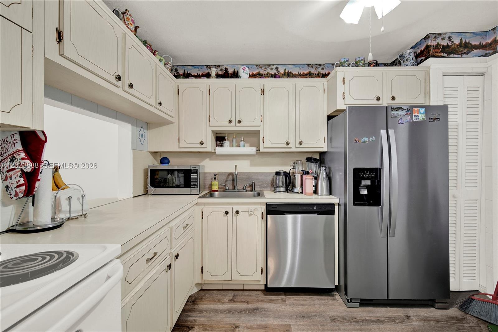 FIFITH MOORINGS CONDO - Residential
