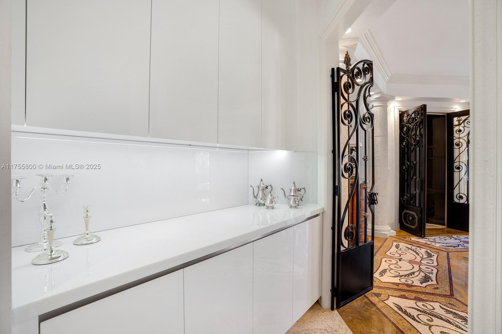 CLOISTERS ON THE BAY COND - Residential