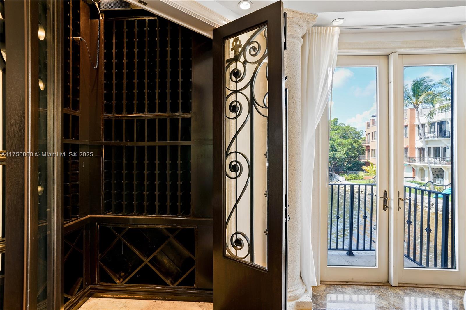CLOISTERS ON THE BAY COND - Residential