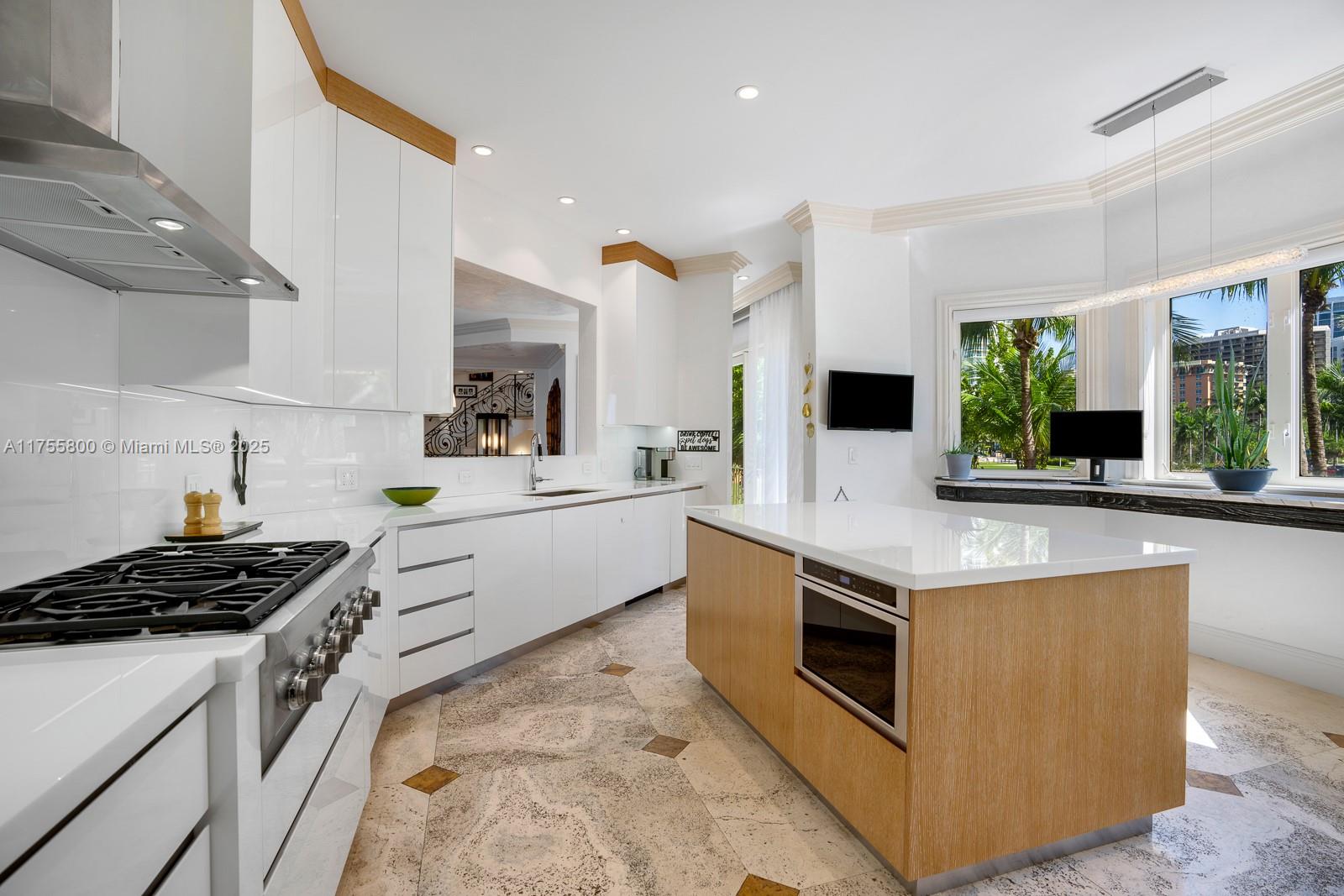 CLOISTERS ON THE BAY COND - Residential
