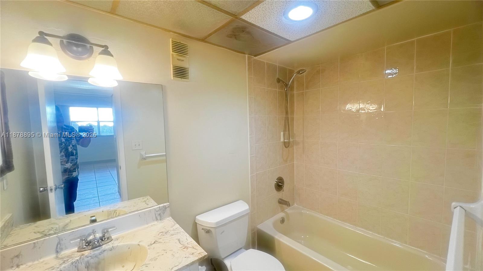 BREAKWATERS OF THE PALM B - Residential Lease