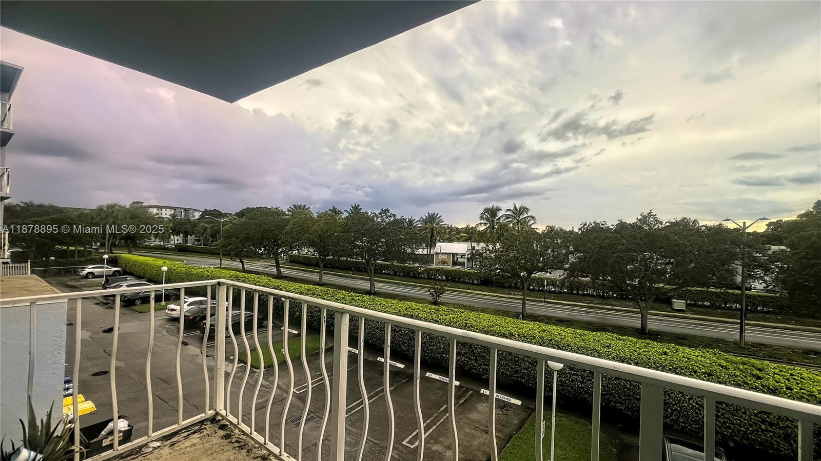 BREAKWATERS OF THE PALM B - Residential Lease