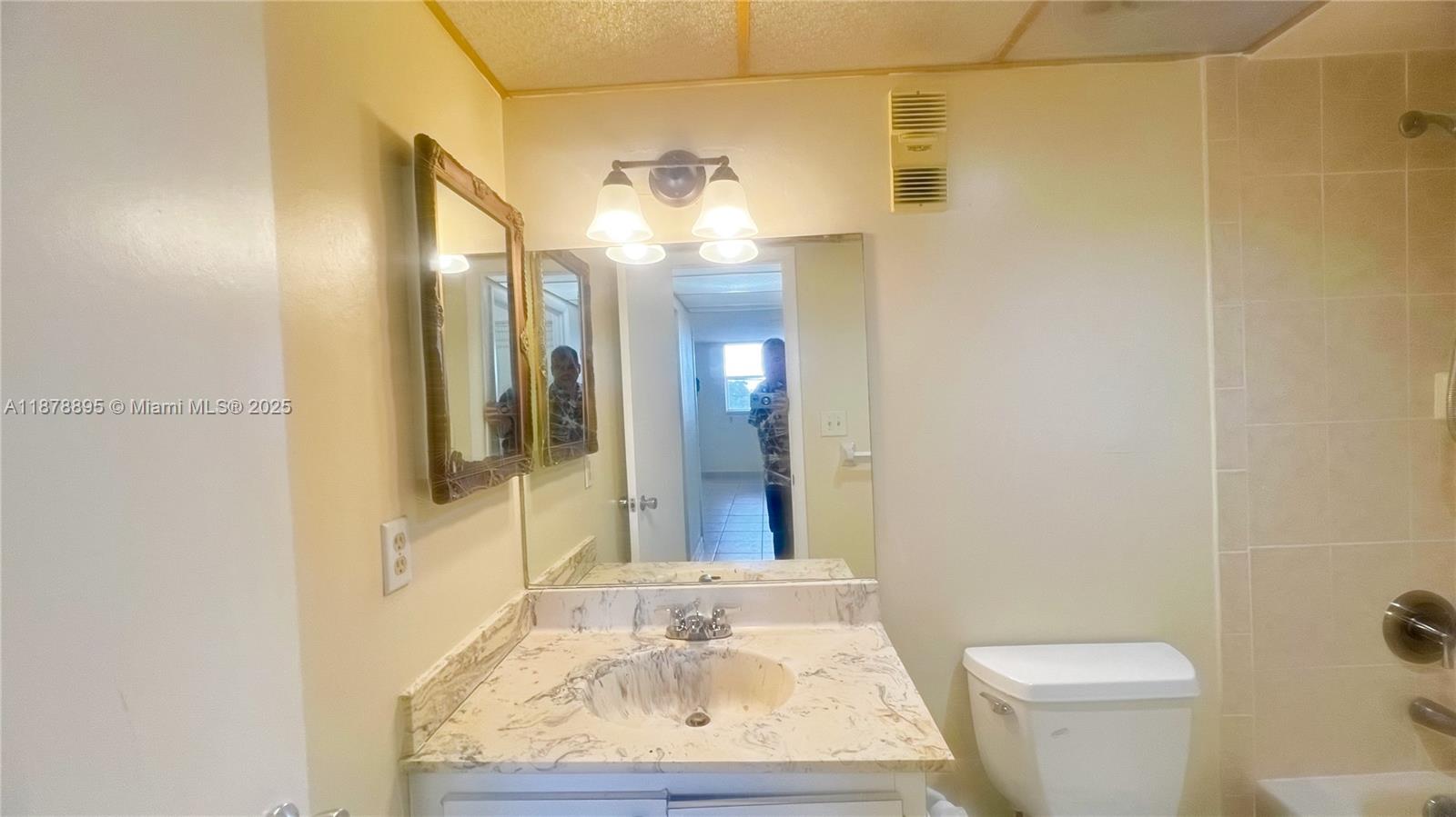 BREAKWATERS OF THE PALM B - Residential Lease