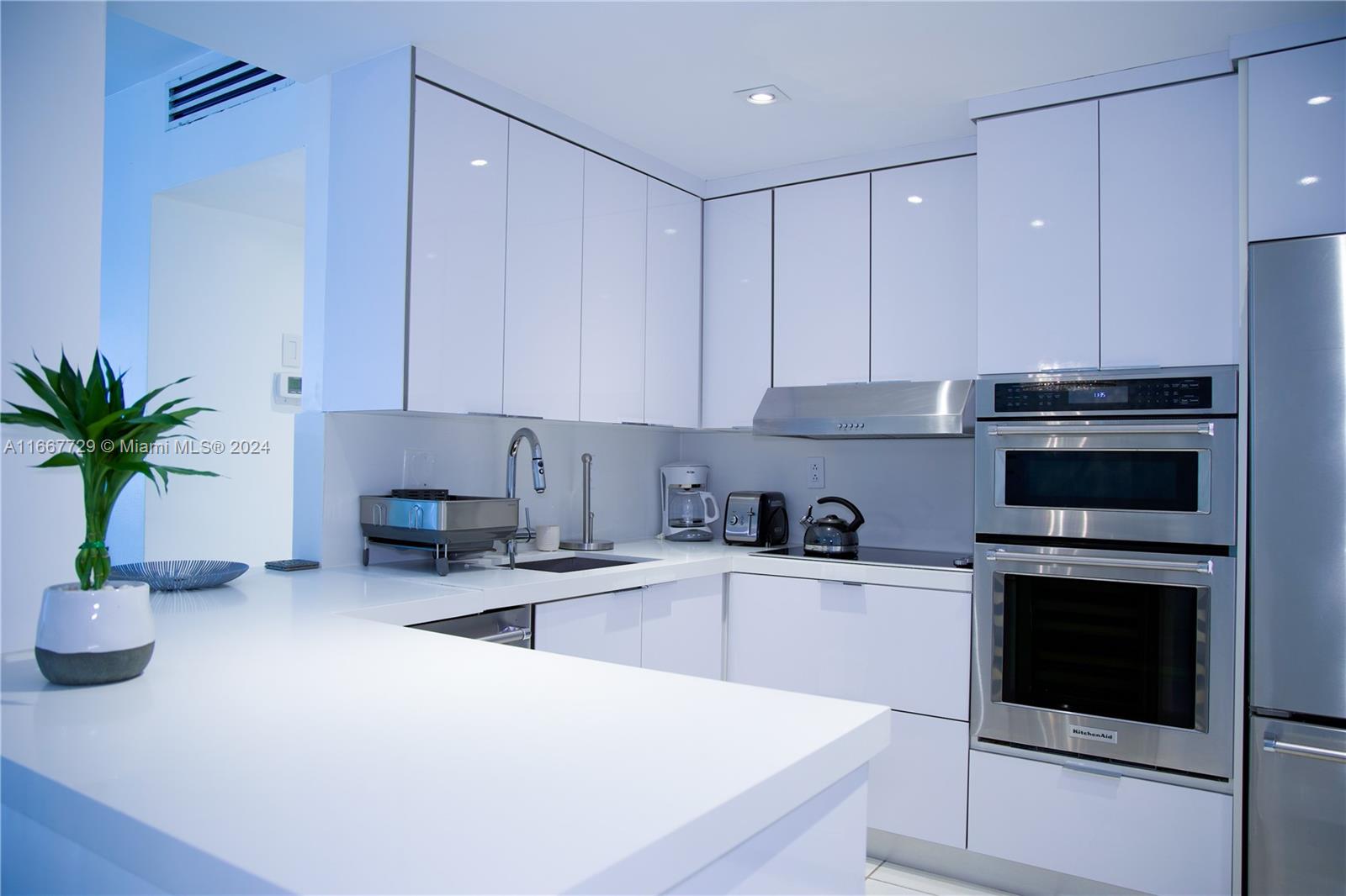 5601 Collins Ave 1614