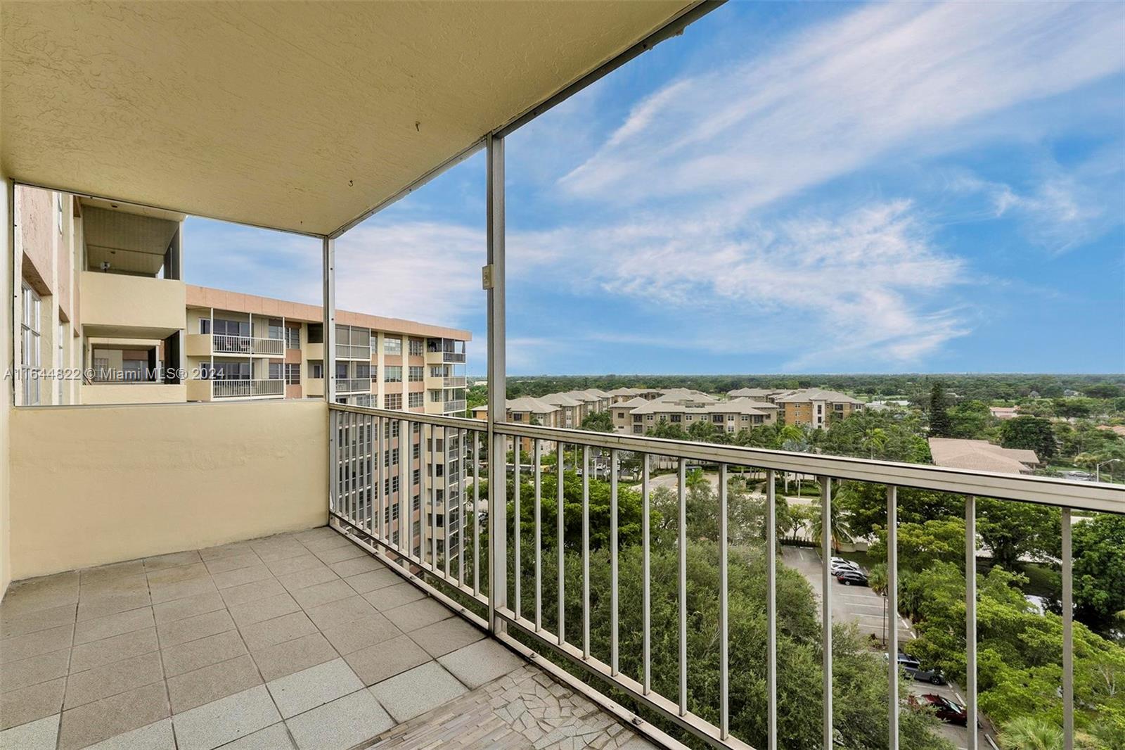 COUNTRY CLUB TOWER OF COR - Residential