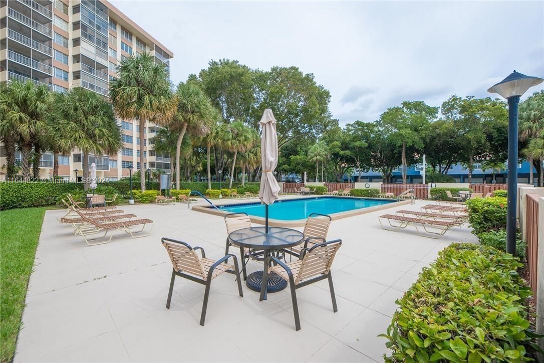 COUNTRY CLUB TOWER OF COR - Residential