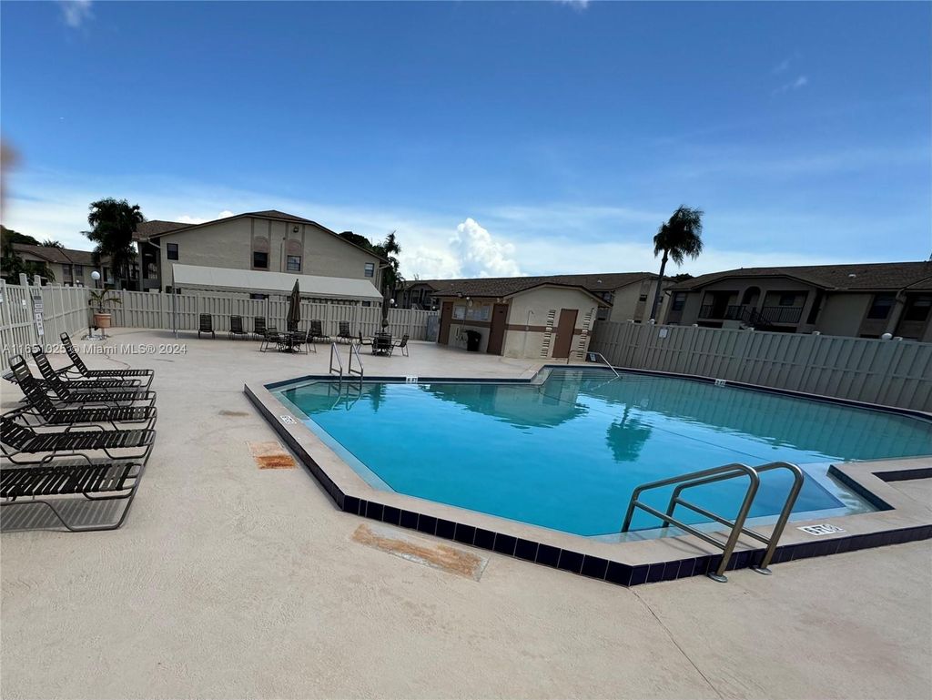 Photo of 9539 Boca Cove Cir #105, Boca Raton, FL 33428 (MLS # A11651025)