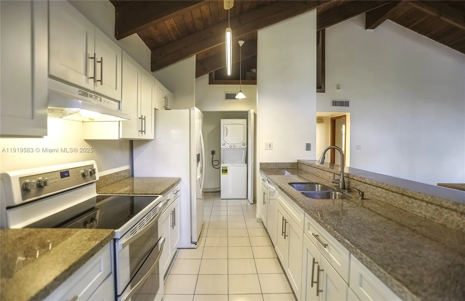 Miami, Florida 33133, United States, 2 Bedrooms Bedrooms, ,2 BathroomsBathrooms,Residential,Active,248972