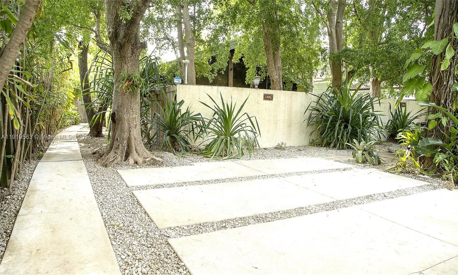 Miami, Florida 33133, United States, 2 Bedrooms Bedrooms, ,2 BathroomsBathrooms,Residential,Active,248972