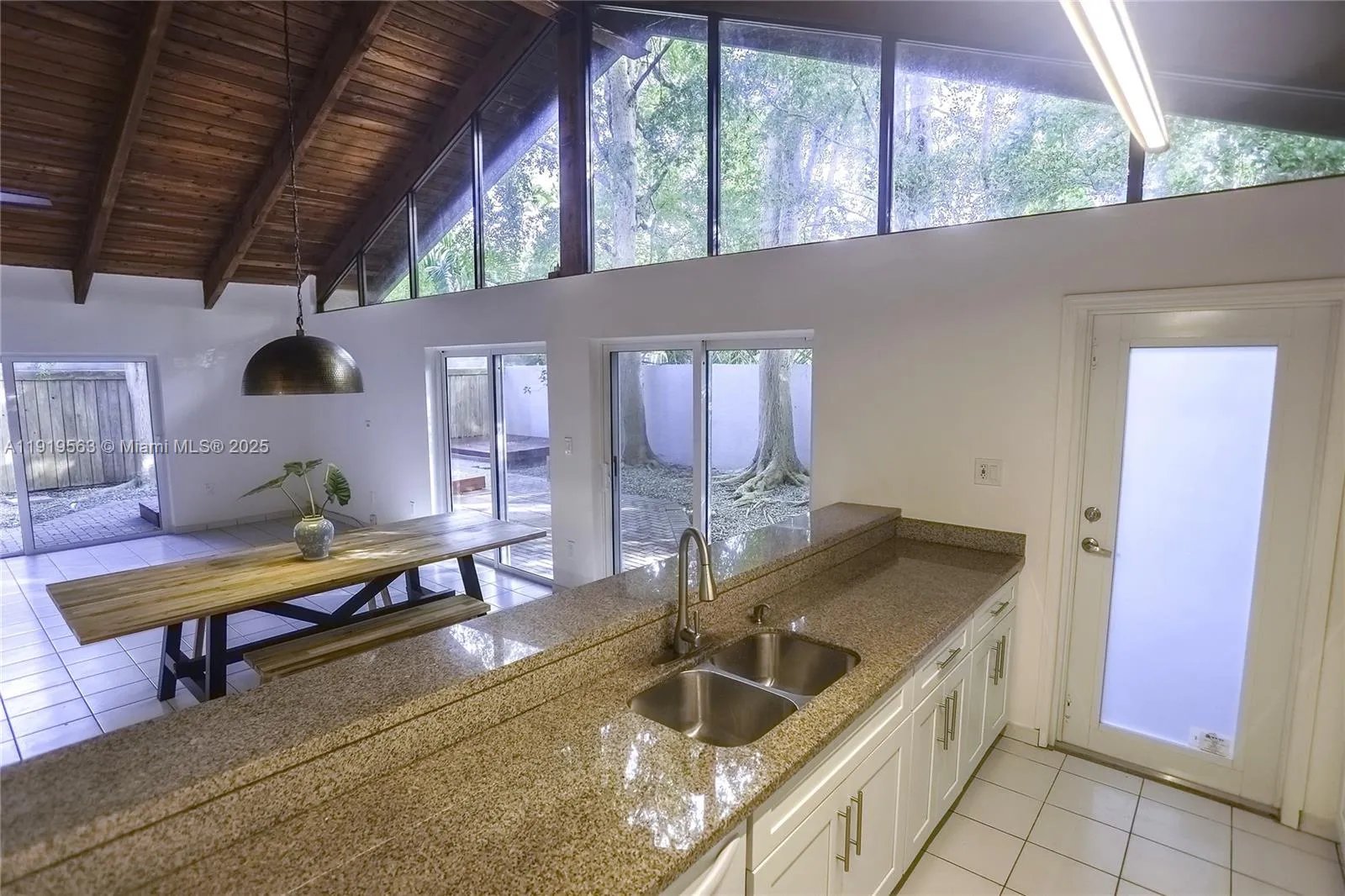 Miami, Florida 33133, United States, 2 Bedrooms Bedrooms, ,2 BathroomsBathrooms,Residential,Active,248972