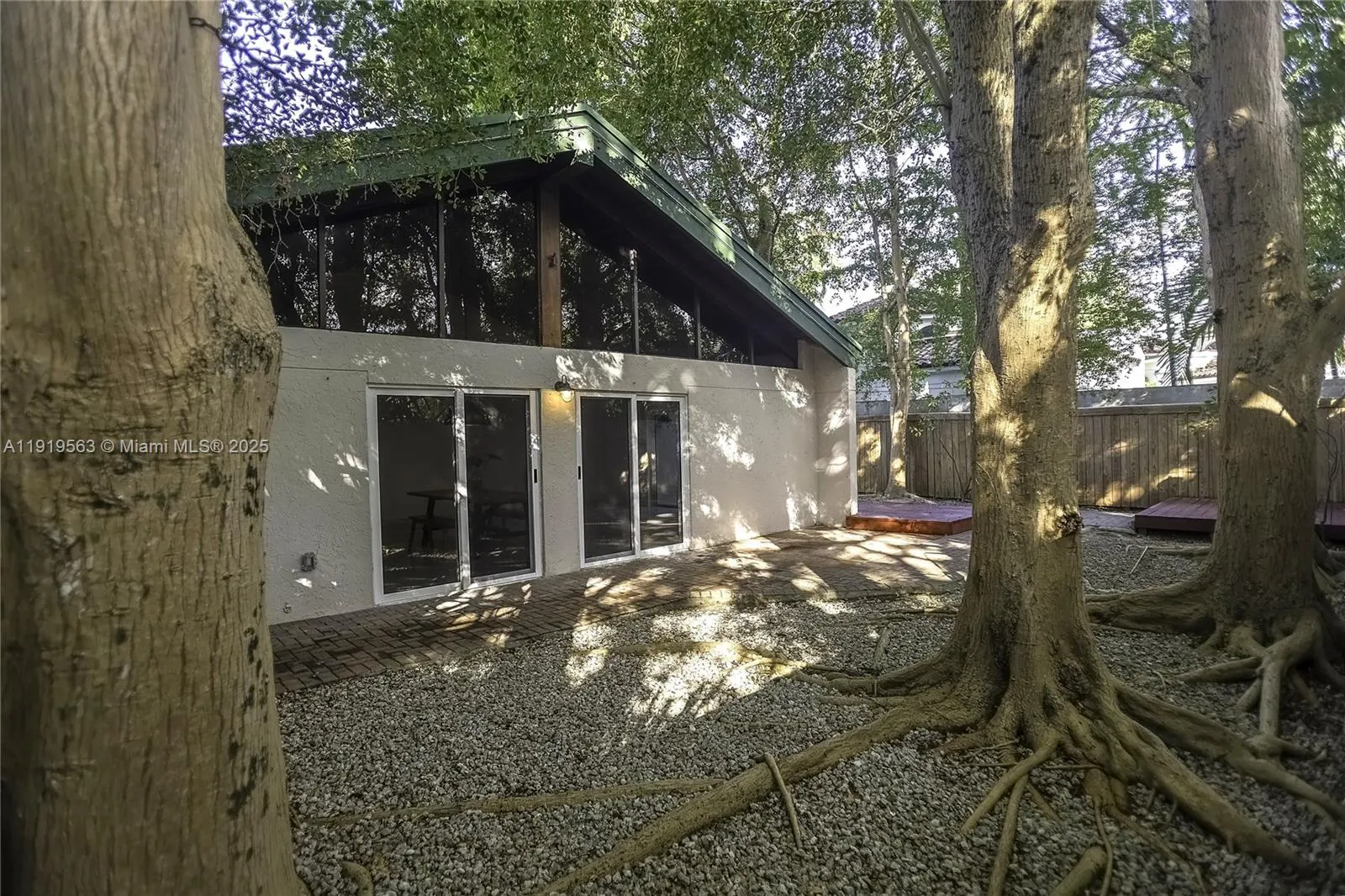 Miami, Florida 33133, United States, 2 Bedrooms Bedrooms, ,2 BathroomsBathrooms,Residential,Active,248972