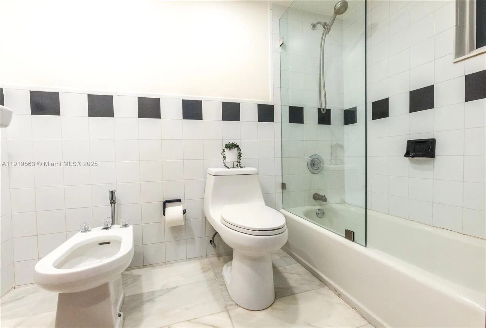 Miami, Florida 33133, United States, 2 Bedrooms Bedrooms, ,2 BathroomsBathrooms,Residential,Active,248972