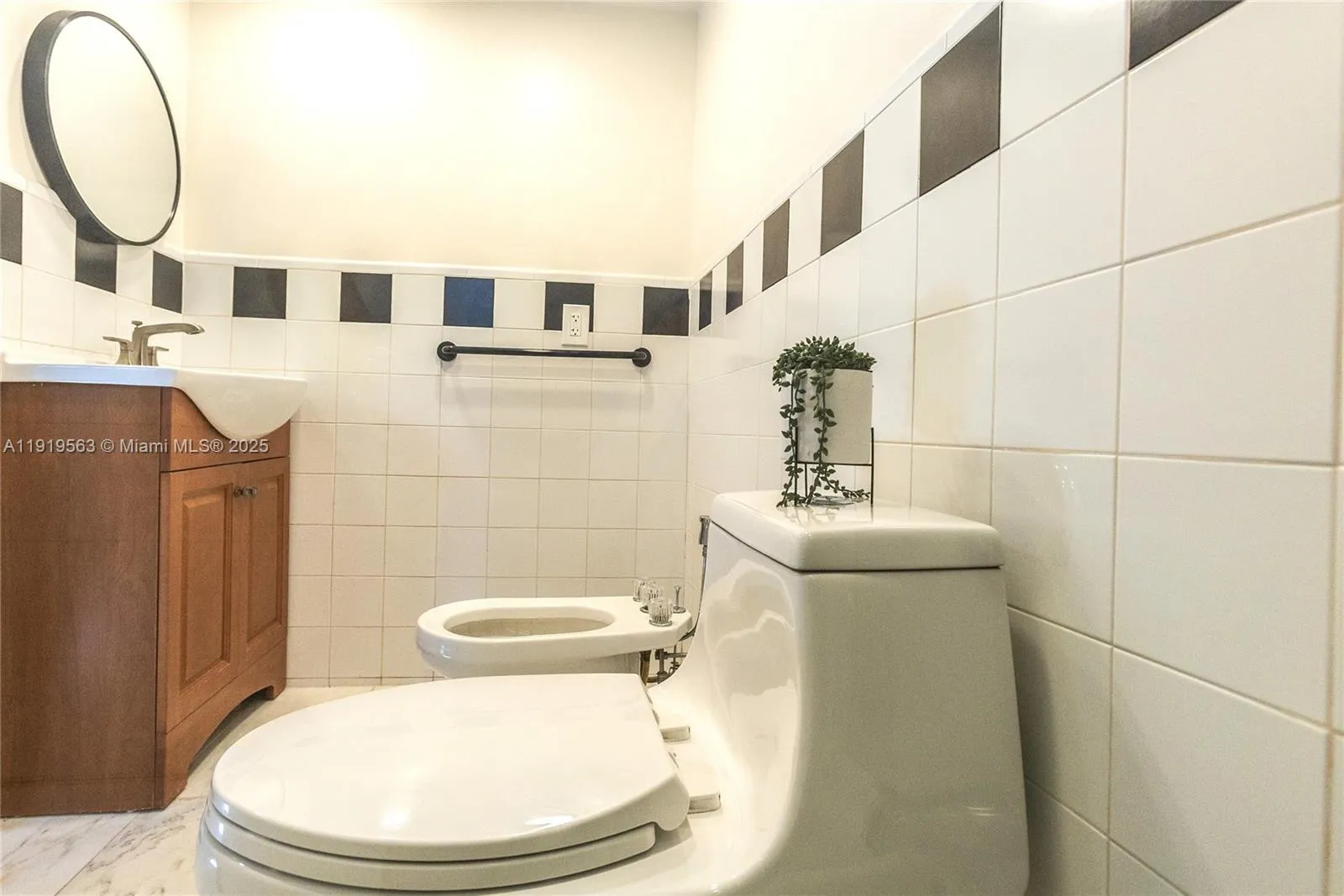 Miami, Florida 33133, United States, 2 Bedrooms Bedrooms, ,2 BathroomsBathrooms,Residential,Active,248972