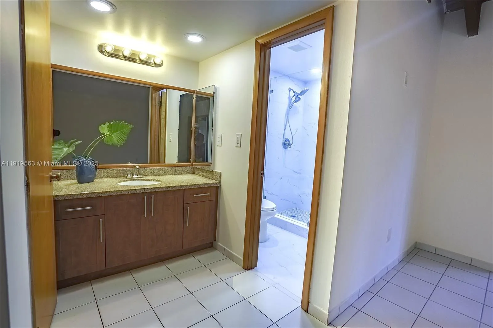 Miami, Florida 33133, United States, 2 Bedrooms Bedrooms, ,2 BathroomsBathrooms,Residential,Active,248972