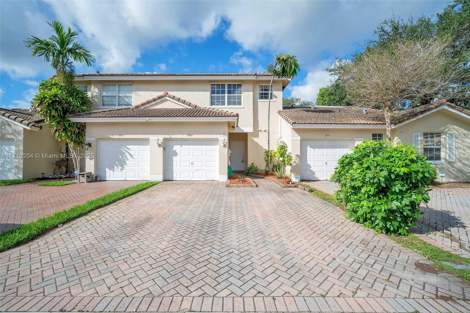 Rental Property at 3981 Nw 90th Way, Sunrise, Miami-Dade County, Florida - Bedrooms: 3 
Bathrooms: 3  - $2,850 MO.