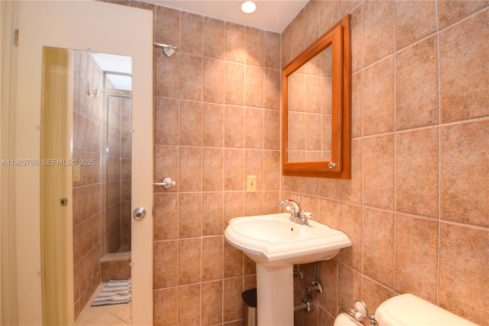 PENTHOUSE TOWERS CONDO - Residential