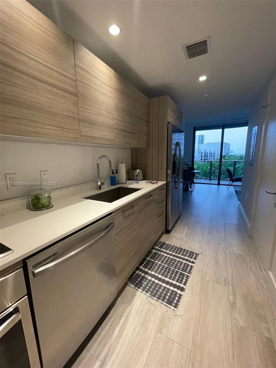 Rental Property at 121 Ne 34th St 1015, Miami, Broward County, Florida - Bedrooms: 1 
Bathrooms: 1  - $2,950 MO.