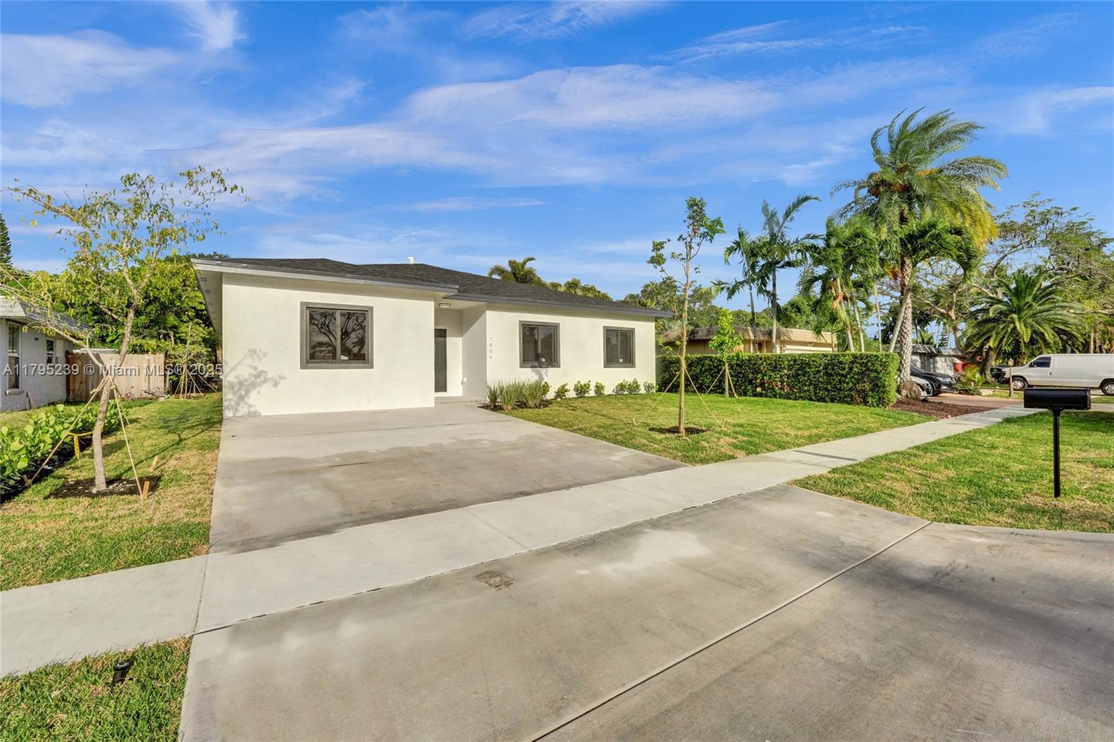 7806 NW 68th Ave