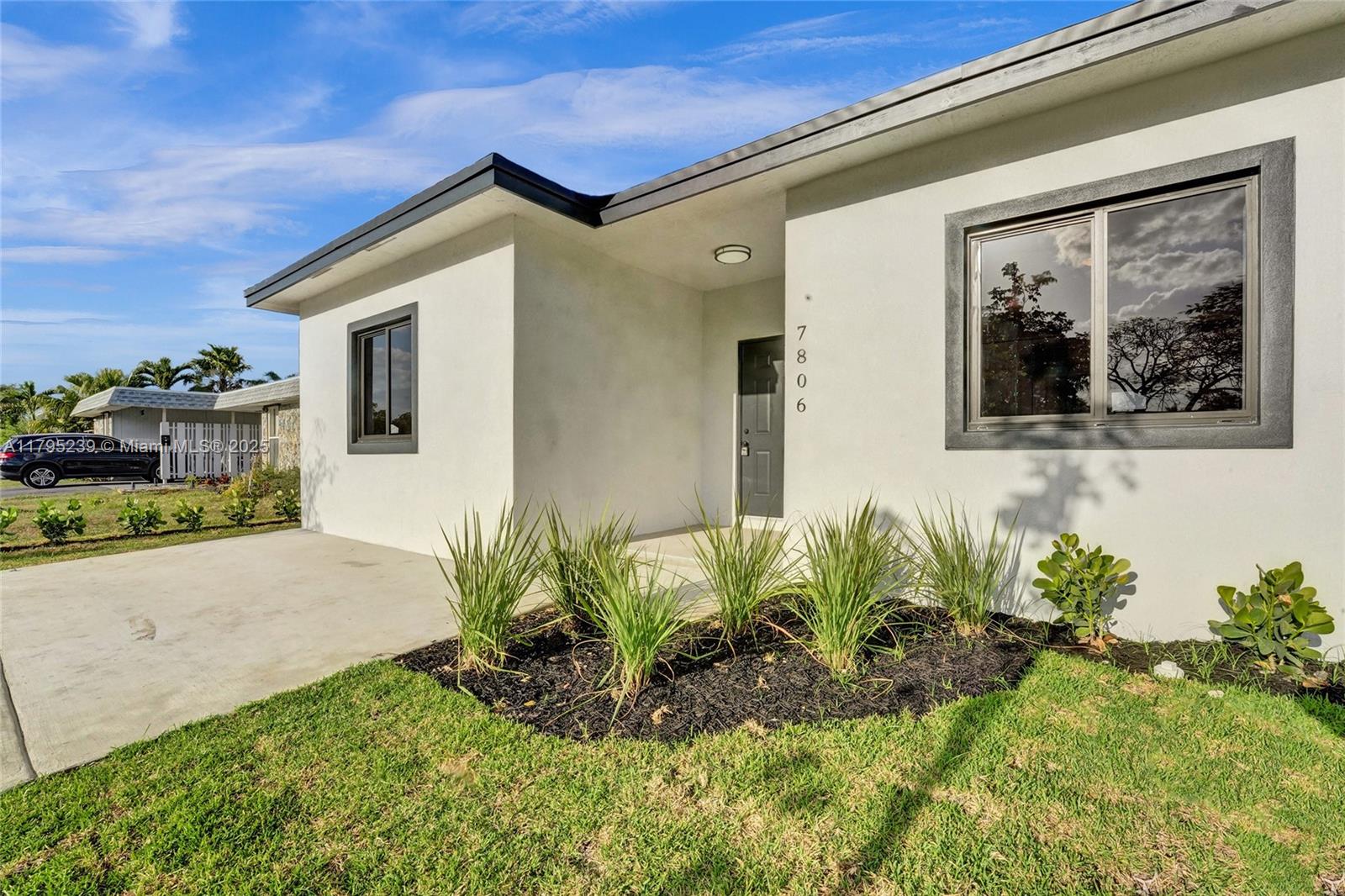 7806 NW 68th Ave