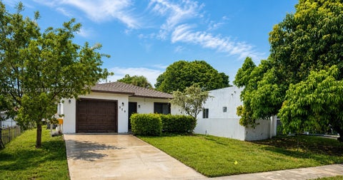 Photo of 529 NW 16th Ave, Fort Lauderdale, FL 33311 (MLS # A12079855)