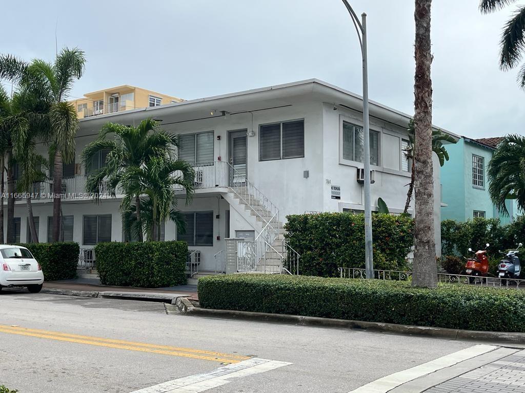 Beautiful Studio apartment in the heart of Miami beach, renovated, new appliances, new bathroom, impecable finishes, unbeatable location to enjoy the Miami beach, walking distance to beach , restaurants, gyms, night clubs.