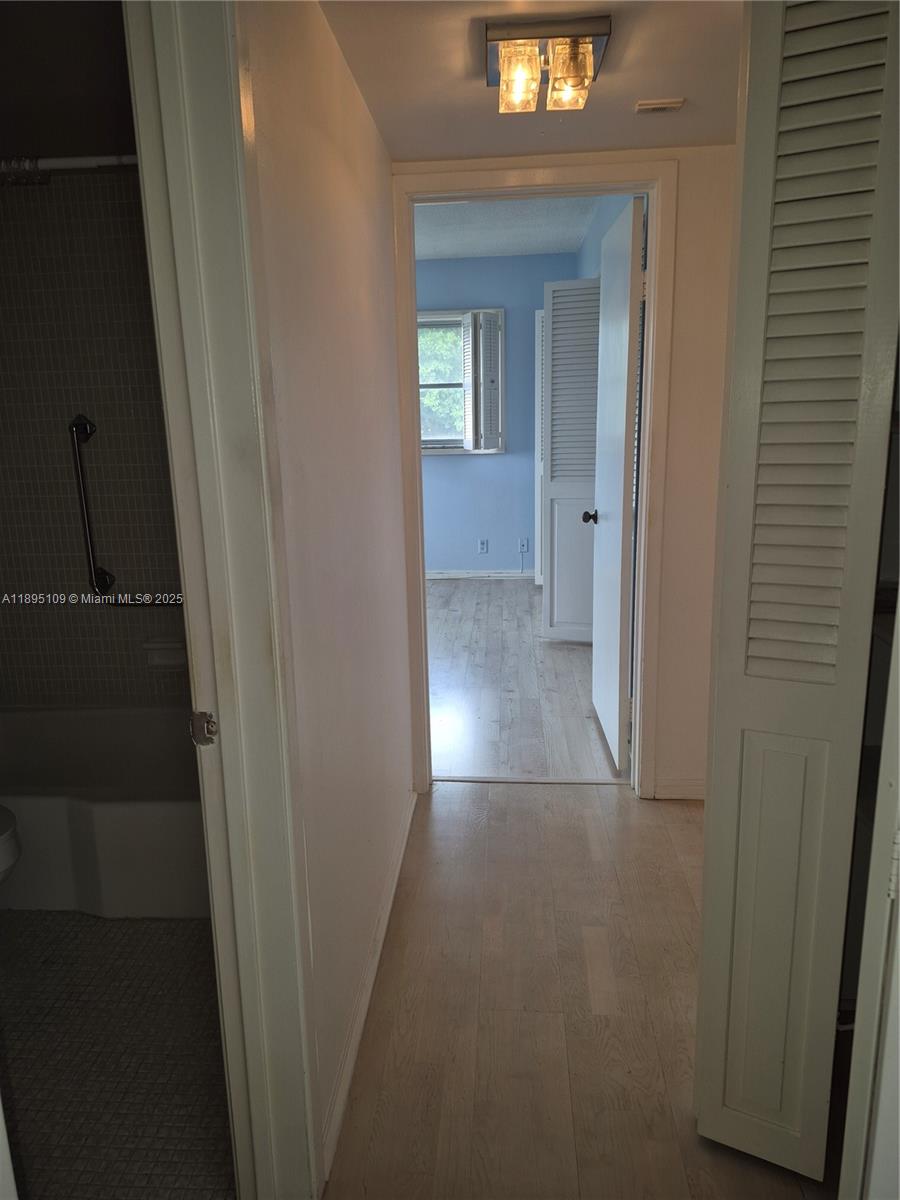 HILLCREST COUNTRY CLUB AP - Residential