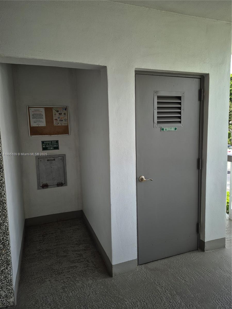 HILLCREST COUNTRY CLUB AP - Residential
