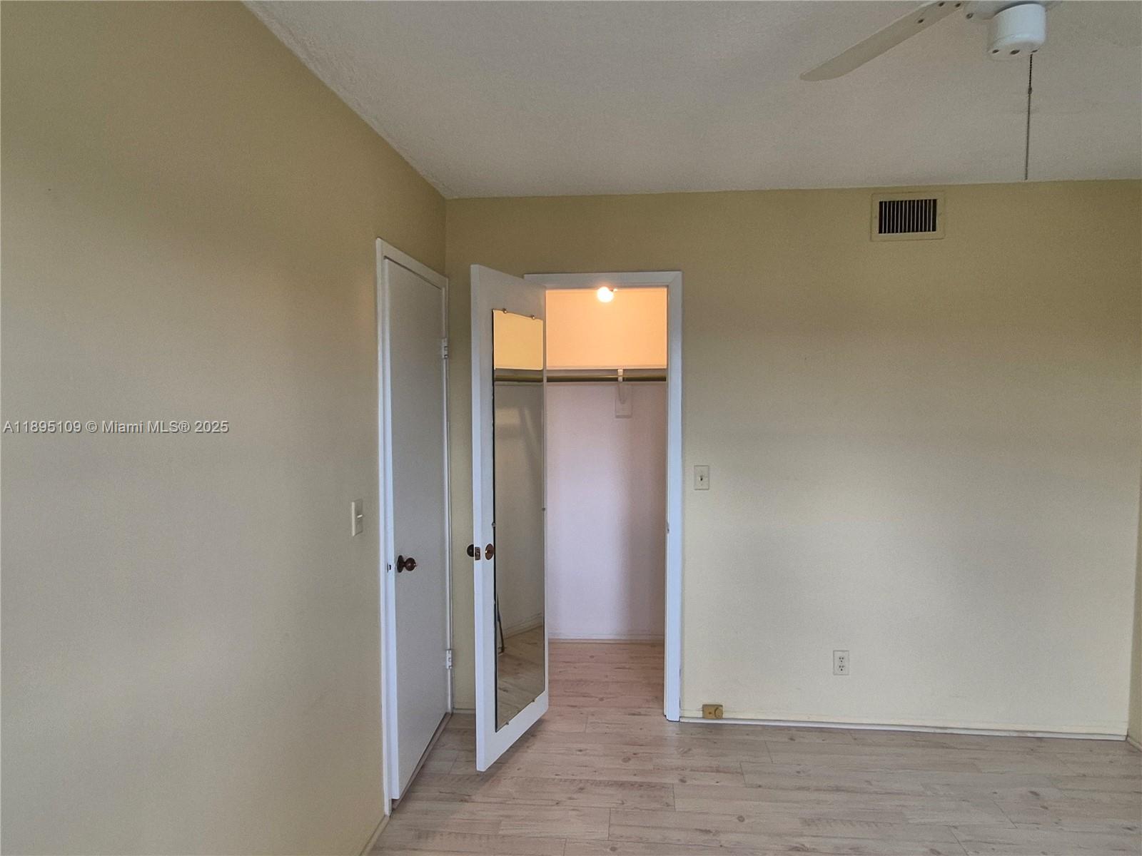 HILLCREST COUNTRY CLUB AP - Residential