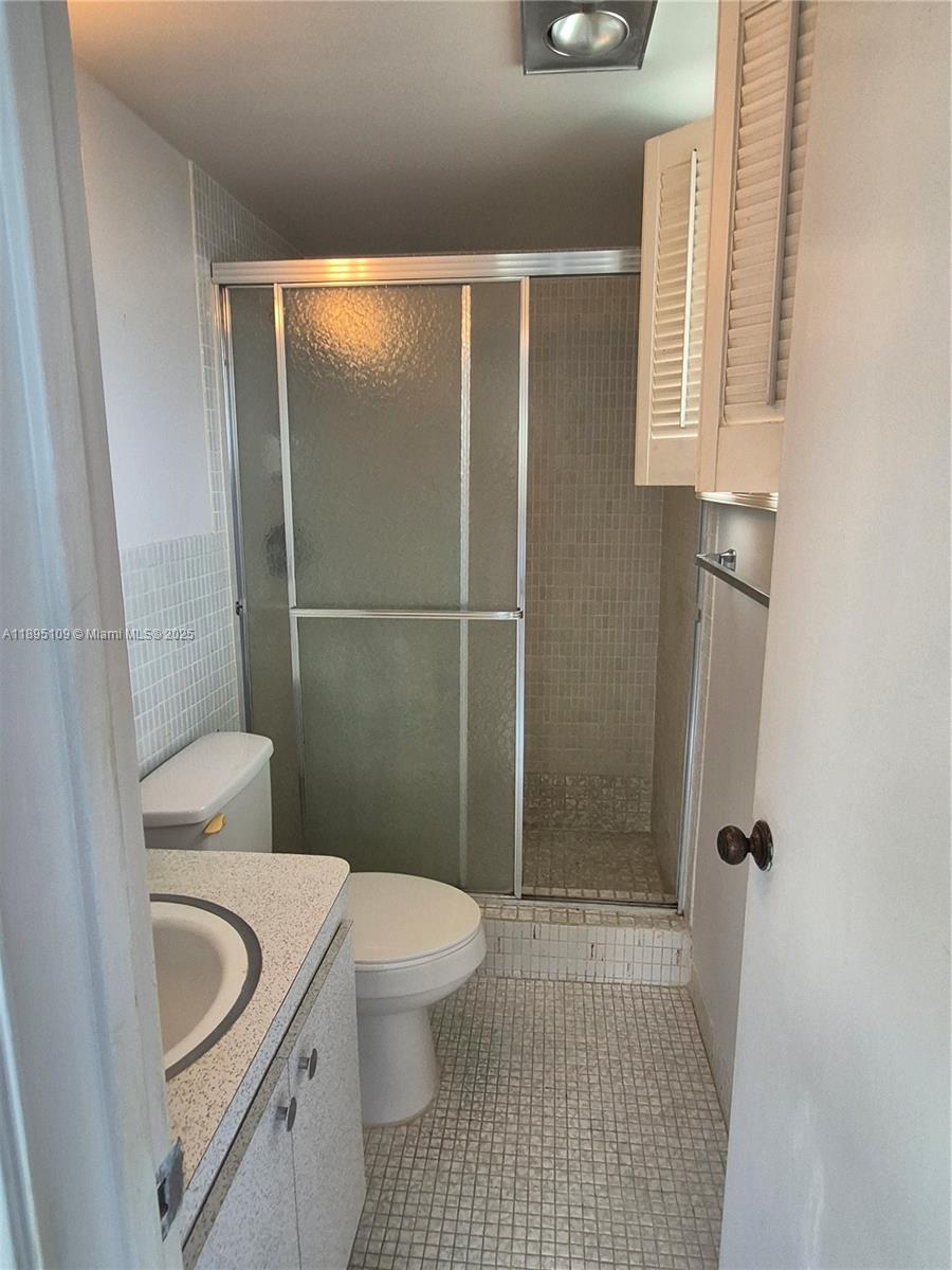 HILLCREST COUNTRY CLUB AP - Residential