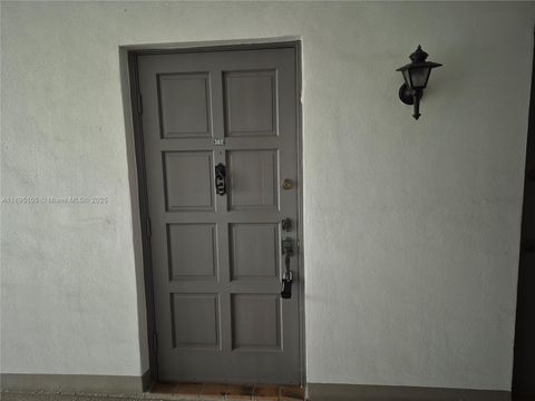 1201 Hillcrest Ct 302 Hollywood FL 33021