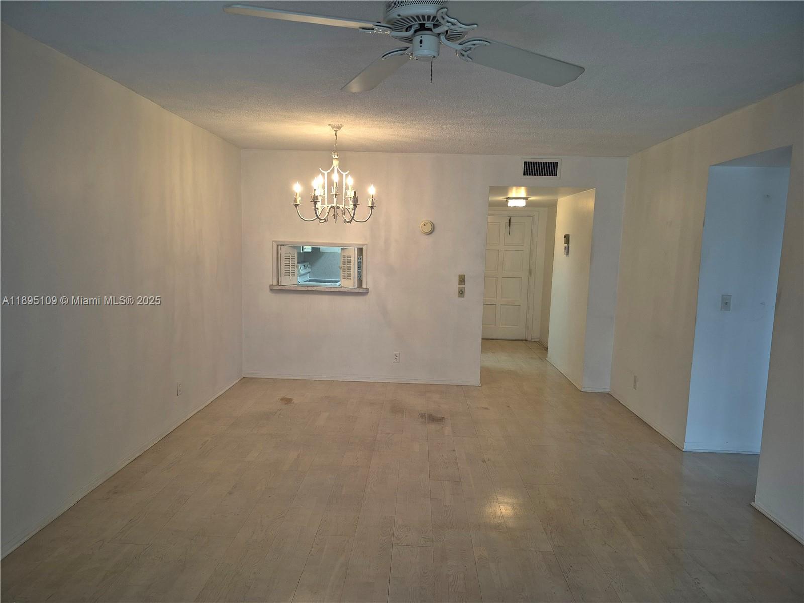 1201 Hillcrest Ct 302
