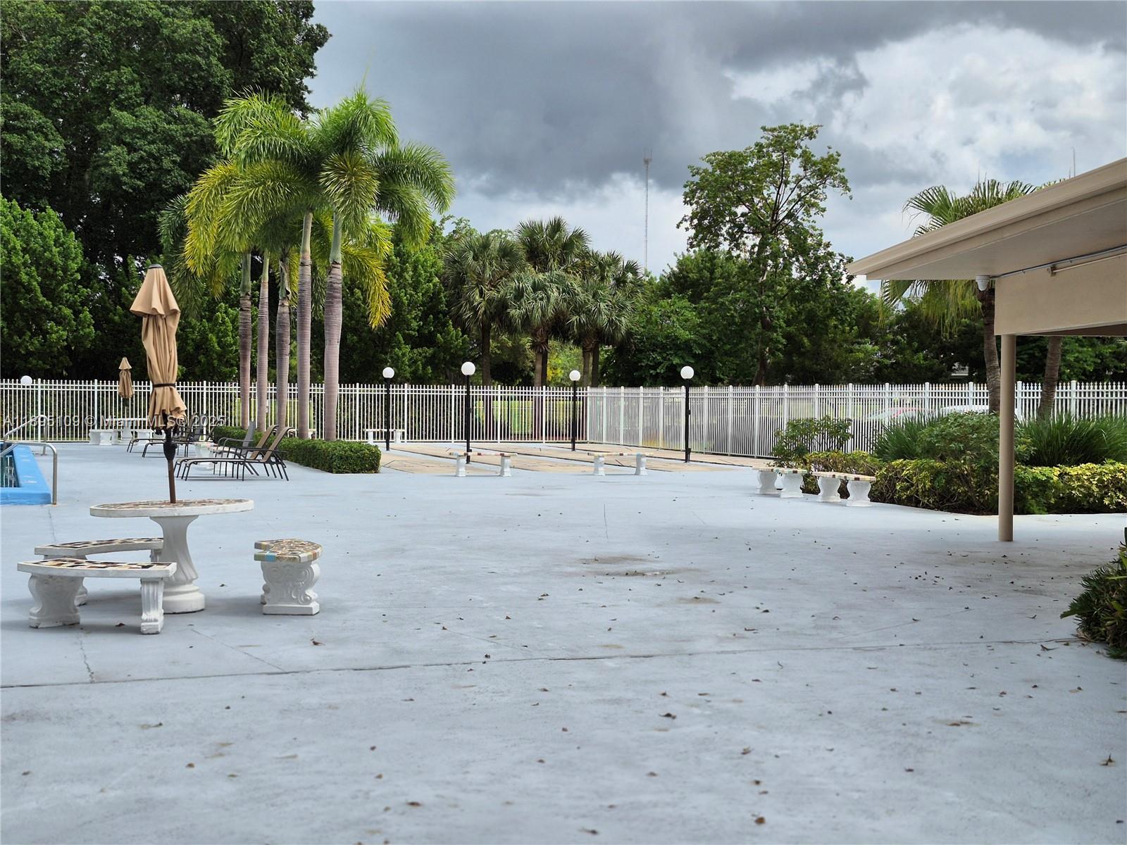 HILLCREST COUNTRY CLUB AP - Residential