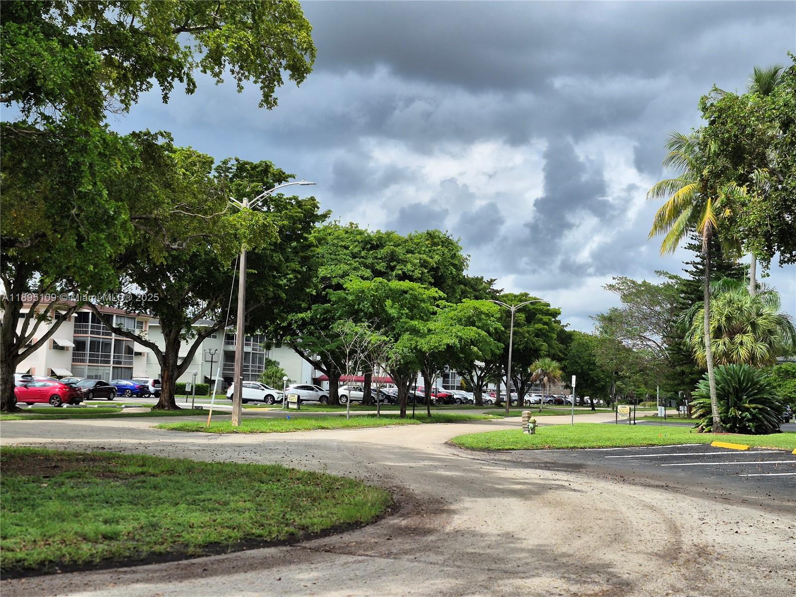 HILLCREST COUNTRY CLUB AP - Residential