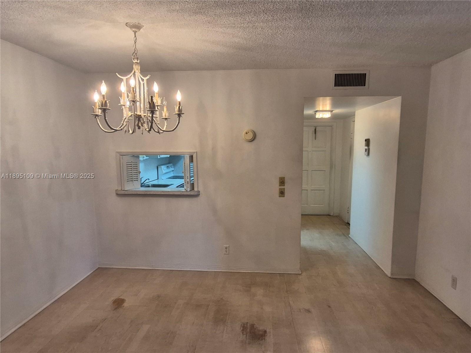 1201 Hillcrest Ct 302