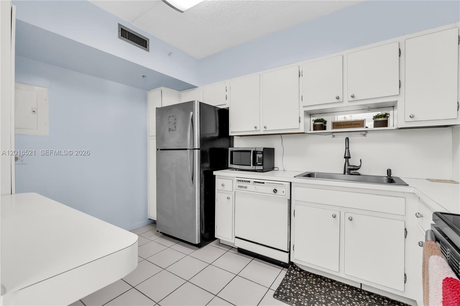 4001 Hillcrest Dr 812
