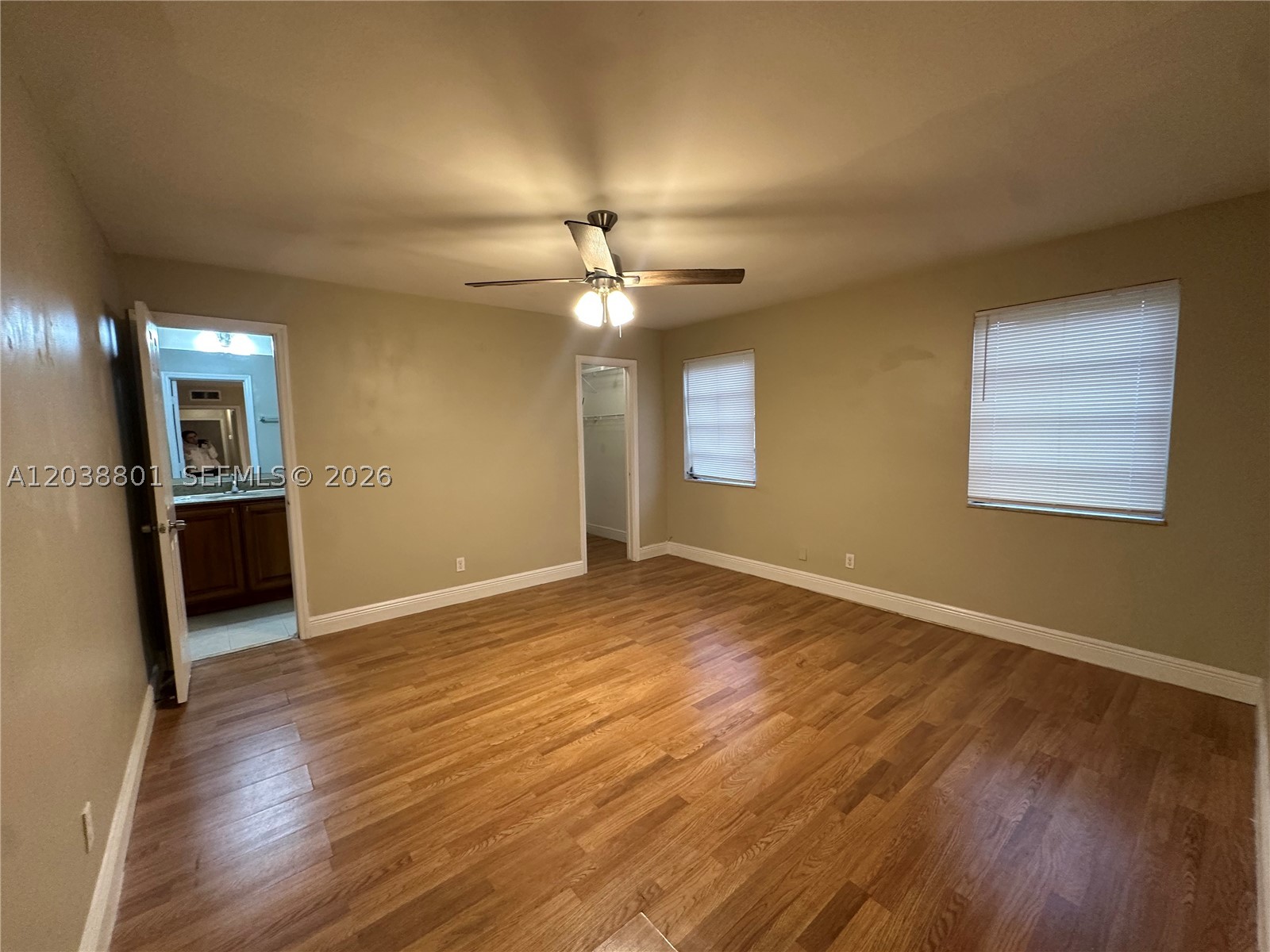 2121 N 52nd Ave