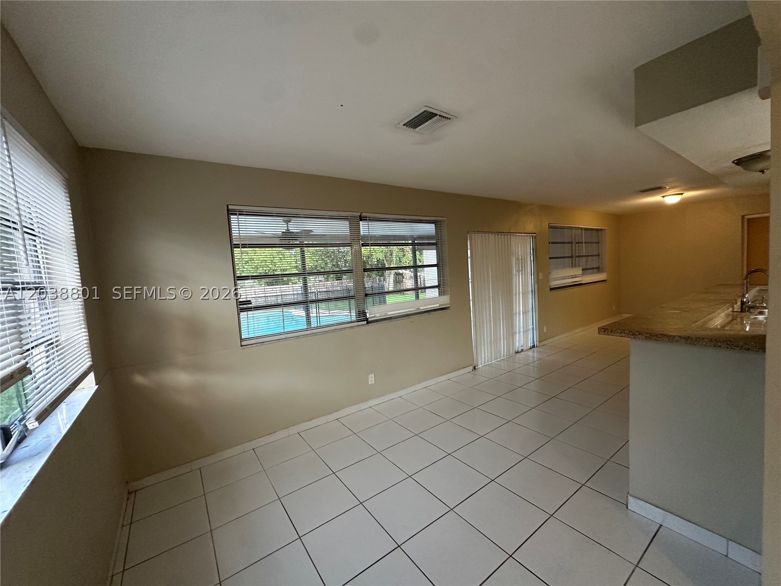 2121 N 52nd Ave