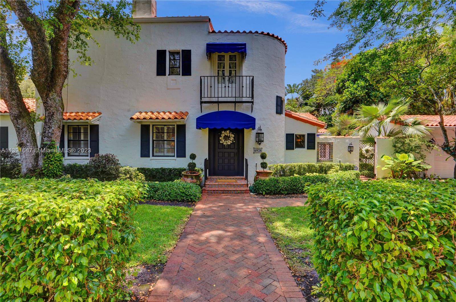 C GABLES RIVIERA SEC 12 - Residential