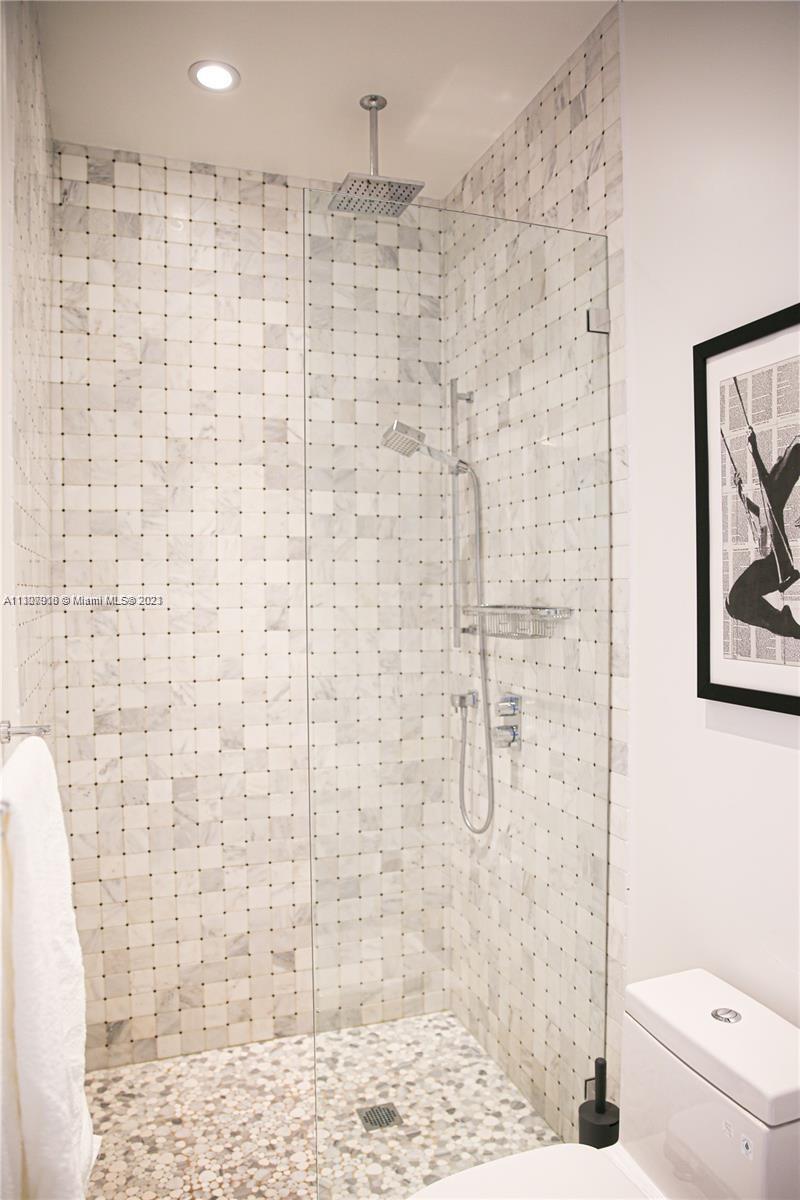 100 Lincoln Rd 1643