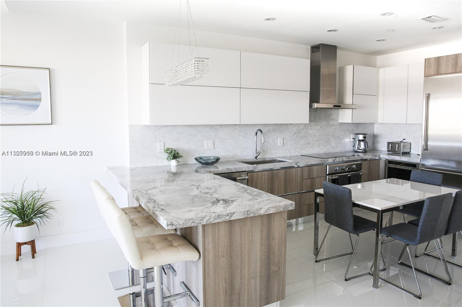 100 Lincoln Rd 1643
