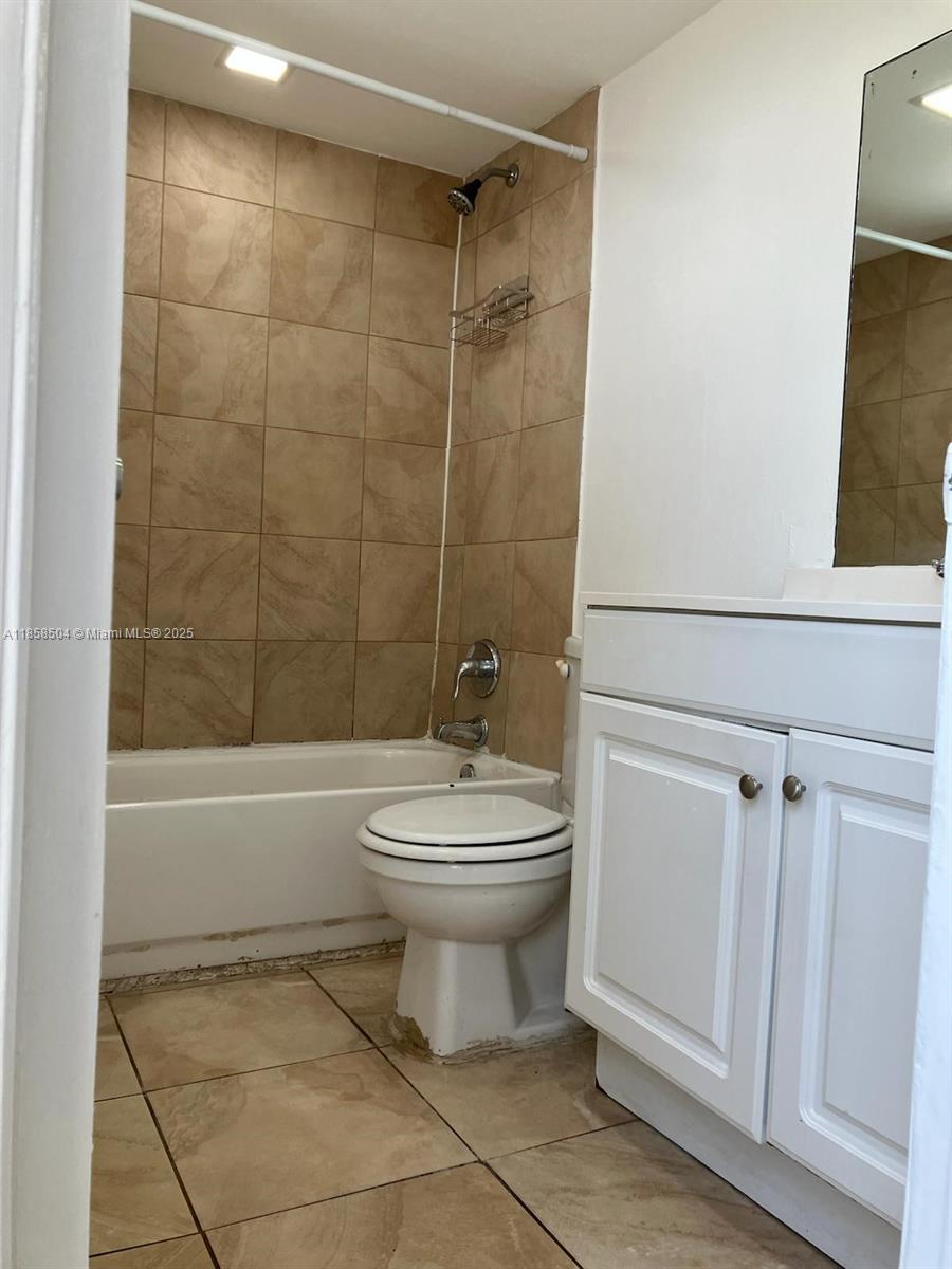 BROOKFIELD SQUARE CONDO - Residential Lease