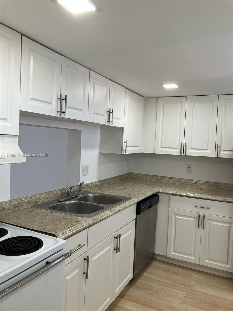 BROOKFIELD SQUARE CONDO - Residential Lease